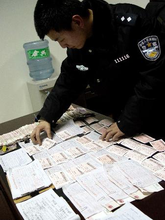 BJL平台:
李商隐忖量妻子的唐诗真是深情:远书归梦两悠悠 只有空床敌素秋(图3) BJL平台集团