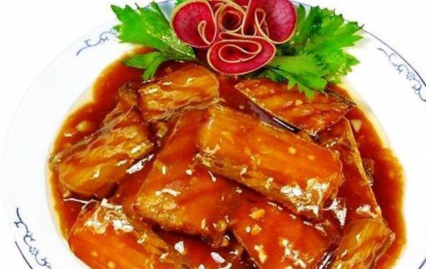 
大厨教你红烧带鱼正确做法 不挂糊 不油炸 鱼肉鲜嫩入味还不腥“BJL平台”(图10)